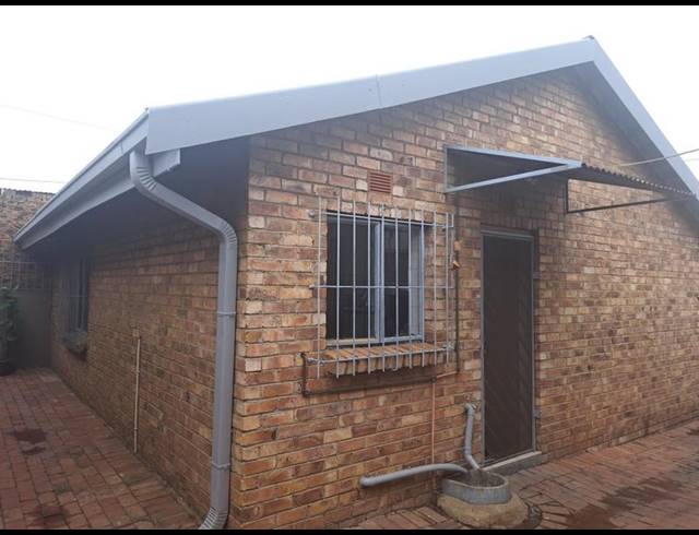 6 BEDROOM HOUSE FOR SALE IN PAUL KRUGERSOORD